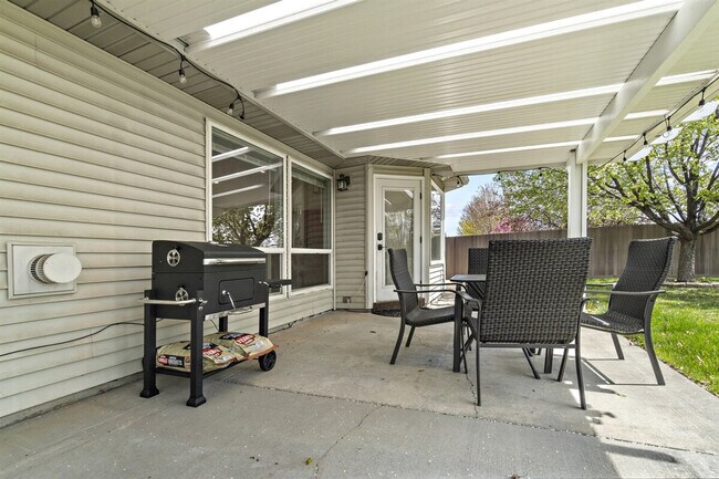 Building Photo - 9297 W Calico St