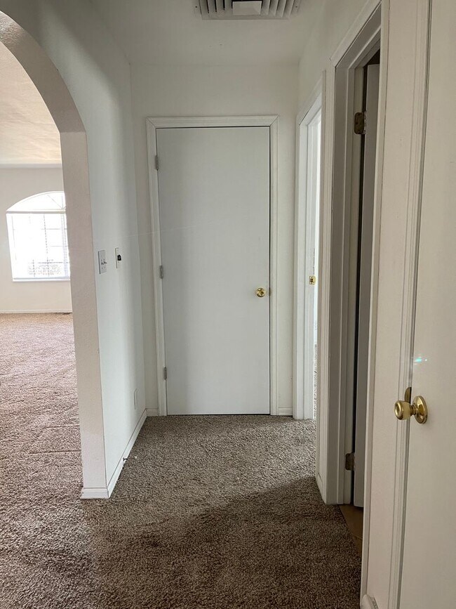 Building Photo - 1118 Macon Ave