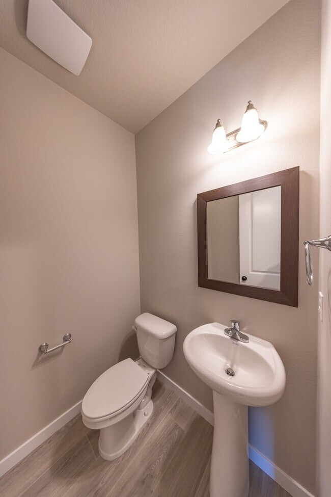 Building Photo - Brand New! - 3 Bedroom Townhome in Vancouv...