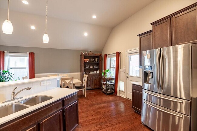 Building Photo - 2009 Garretts Way