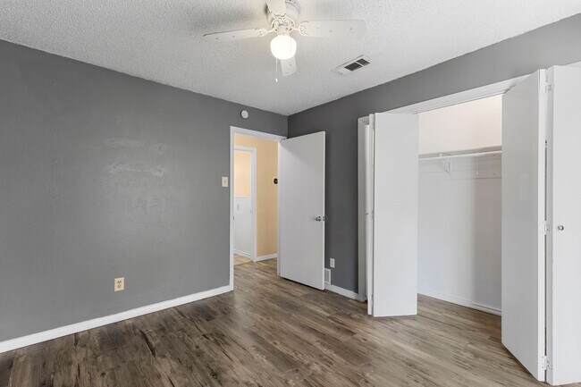 Building Photo - Charming 3-Bedroom, 3-Bathroom Home with S...