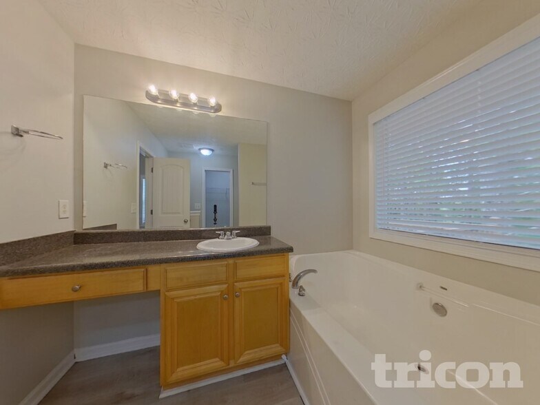 Building Photo - 7134 Creeksong Dr