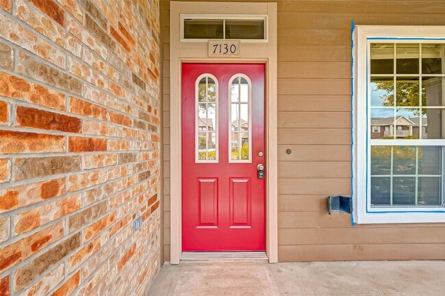 Building Photo - 7130 Pavilion Dr