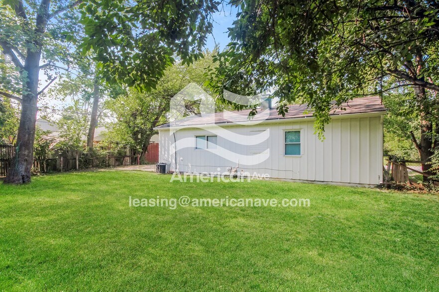 Building Photo - 8715 Montery Rd