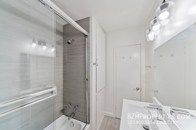 Building Photo - 1136 S Sherbourne Dr
