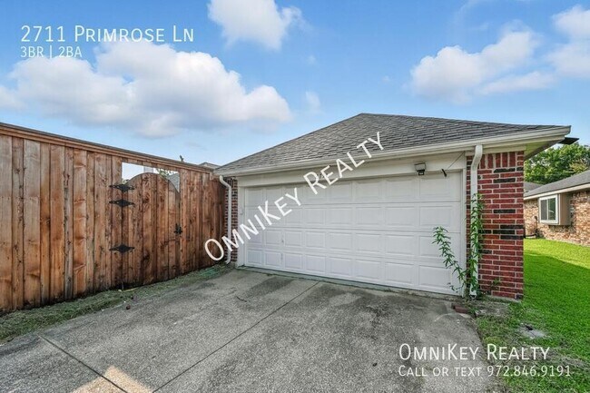 Building Photo - 2711 Primrose Ln