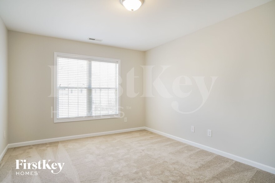 Building Photo - 8163 Willowglen Dr