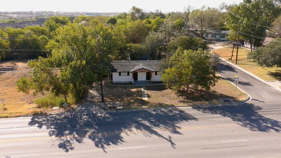 Building Photo - 1802 E University Ave