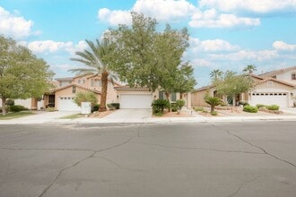 Building Photo - Great single story, 3 bed, 3 bath, Green V...