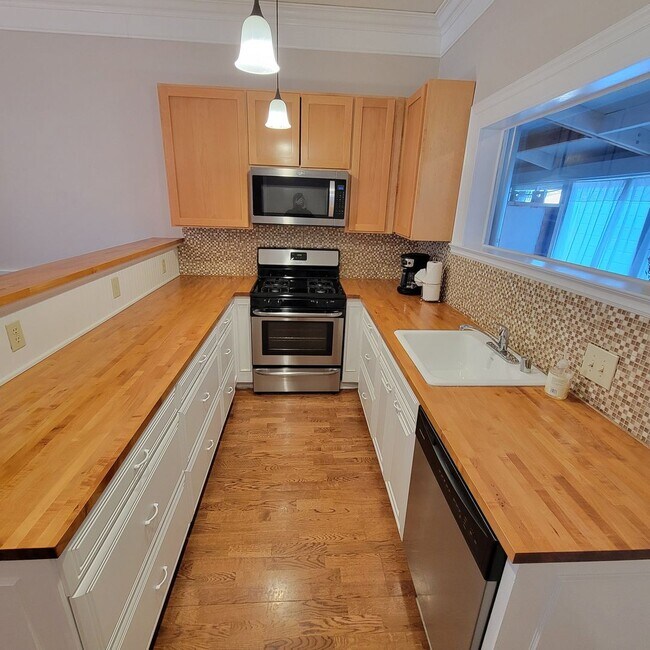 Building Photo - 403 Talbert St