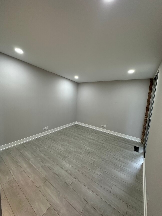 Building Photo - 5700 Hillcrest Ln
