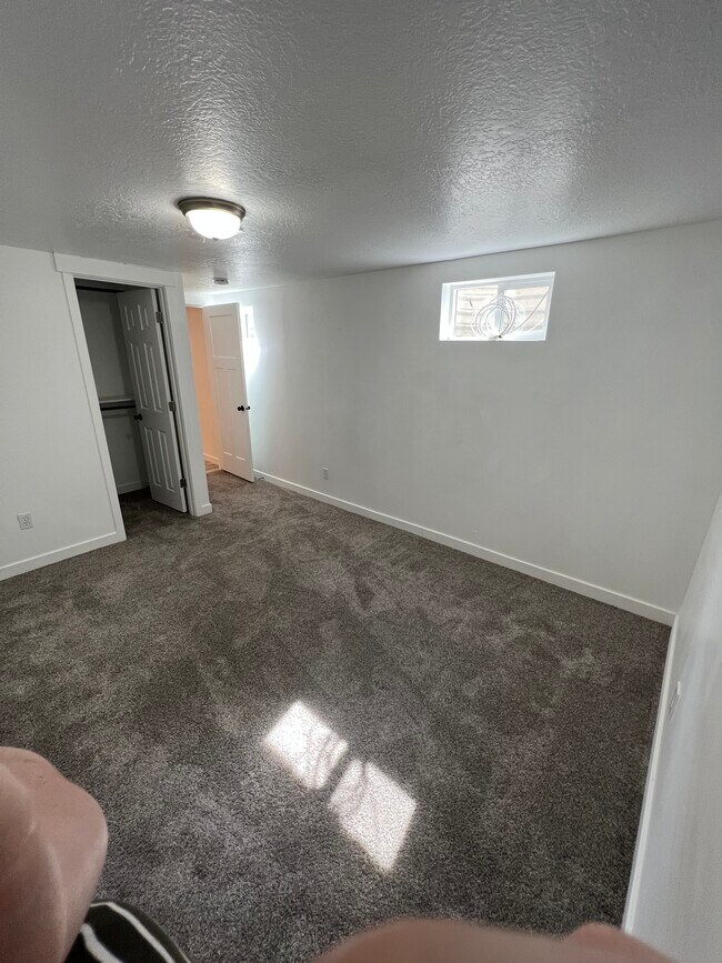 Building Photo - 825 E Larkspur Dr