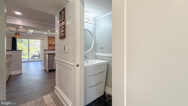 Building Photo - 10 Cedarbrook Dr