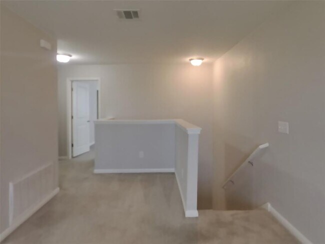 Building Photo - 100 Satsuma Ln