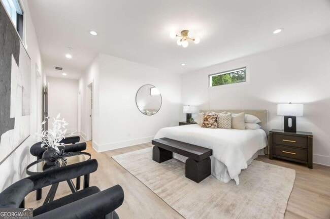 Building Photo - 24 Hutchinson St NE