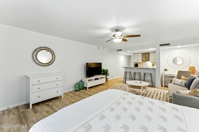 Building Photo - 658 Summer Pl