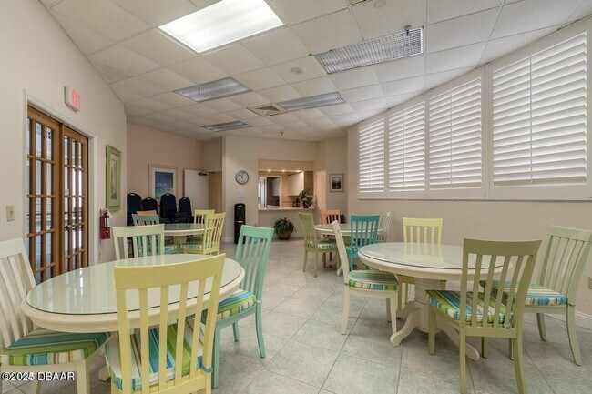 Building Photo - Coastal Living meets convenience in the He...