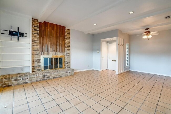 Building Photo - 3025 Hulen Ct