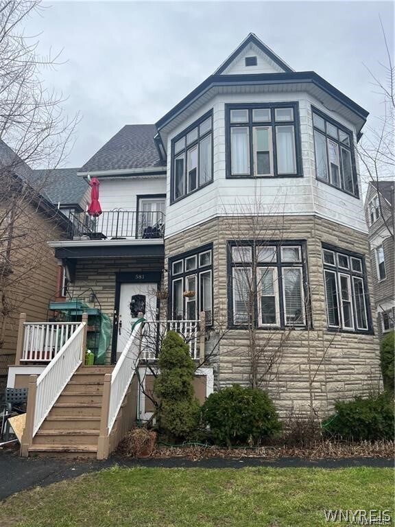 Building Photo - 581 Richmond Ave