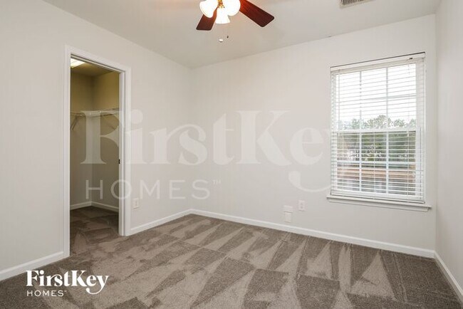 Building Photo - 3357 Middlesboro Ave