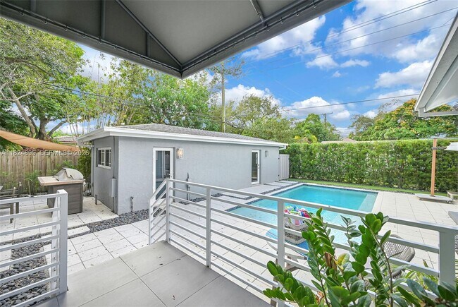 Building Photo - 150 NE 50th St