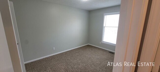 Building Photo - 5711 W 157th Terrace