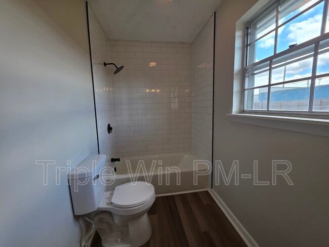 Building Photo - 1408 Johnson St