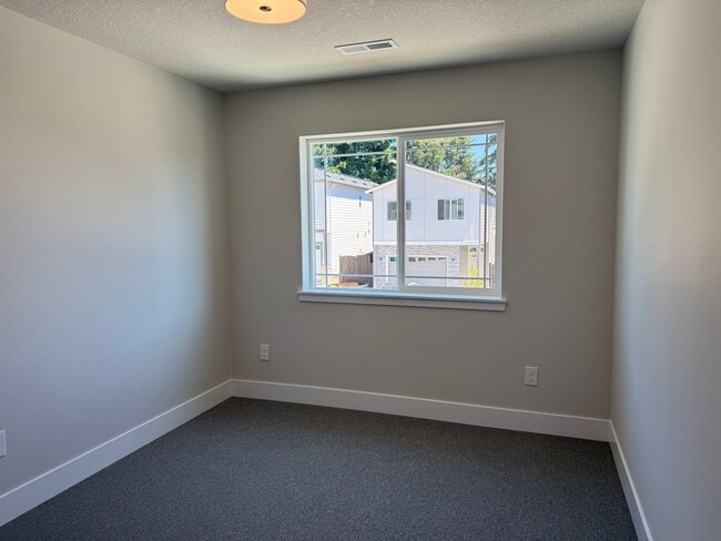 Building Photo - 9702 NE 29th Ave