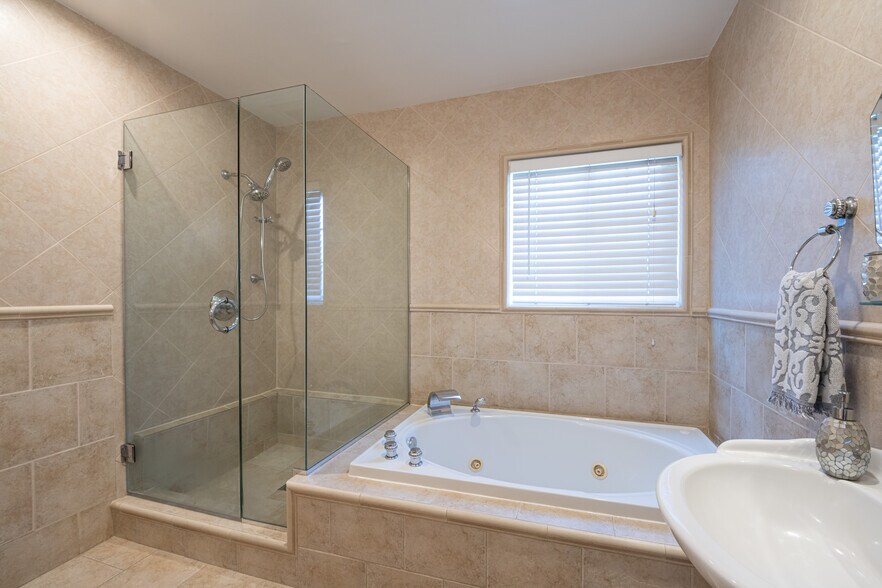 Building Photo - 14024 Cantlay St