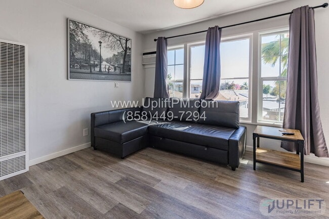 Building Photo - 4831 Castle Ave