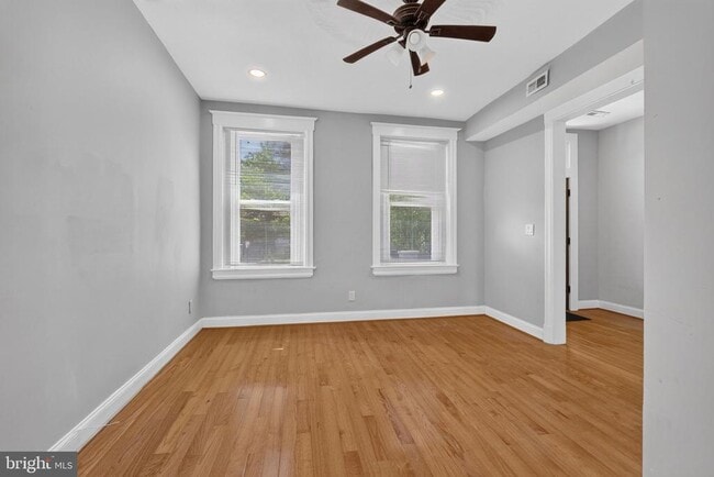 Building Photo - 635 Kenyon St NW