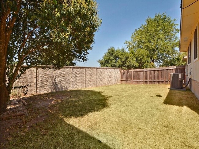 Building Photo - 2213 Margalene Way