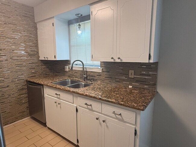 Building Photo - 510 Witter St