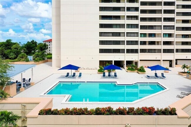 Building Photo - 5260 S Landings Dr