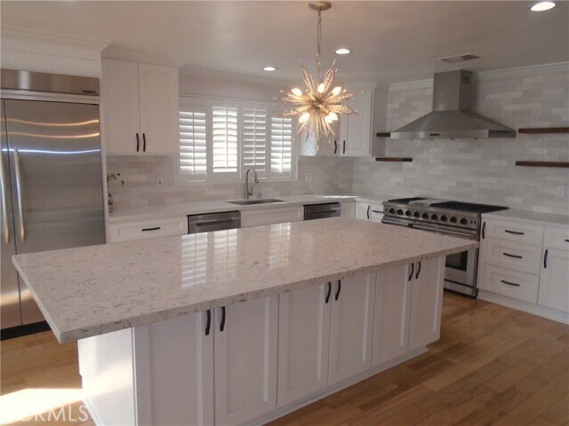 Building Photo - 790 Vía Santa Catarina