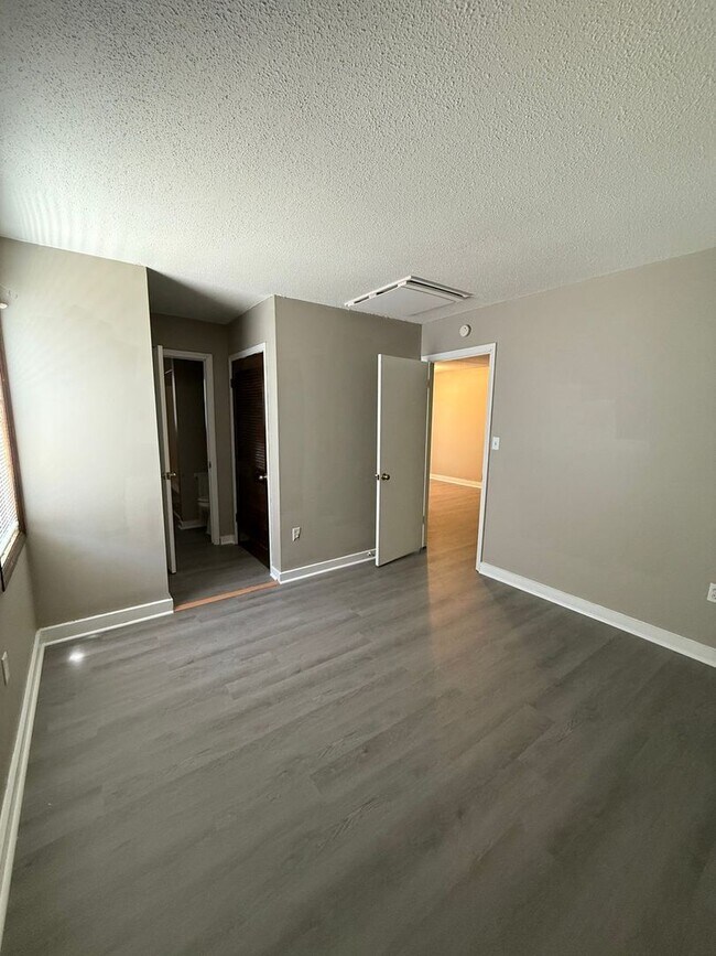 Building Photo - One bedroom, 1 bath condo in Durham