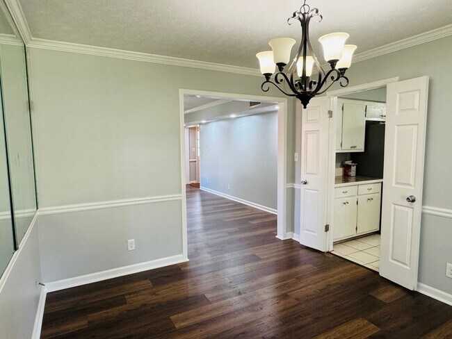 Building Photo - Dreamy 3-Bedroom