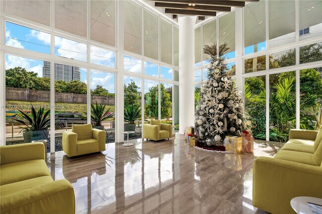 Building Photo - 1600 SW 1st Ave