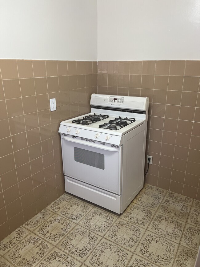 Building Photo - 2718 E 18th St