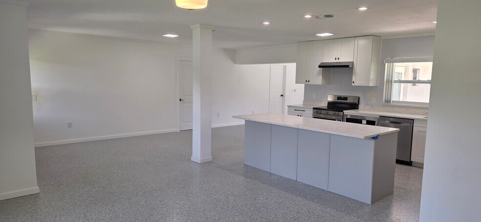 Building Photo - 125 9th St