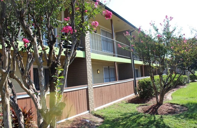 Building Photo - 311 Highland Cross Dr