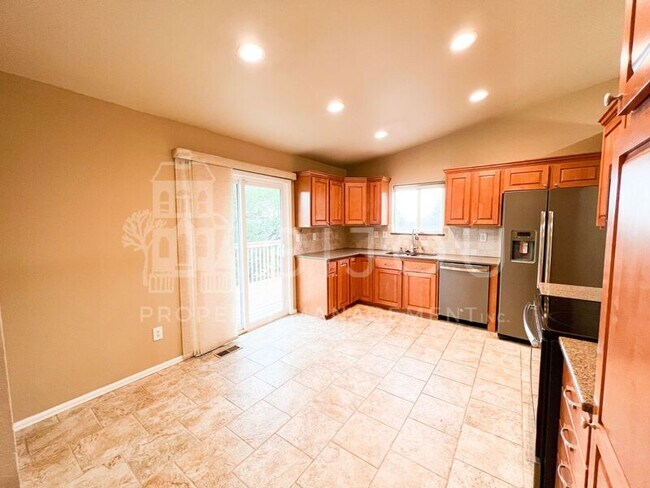 Building Photo - 355 Waco Ct