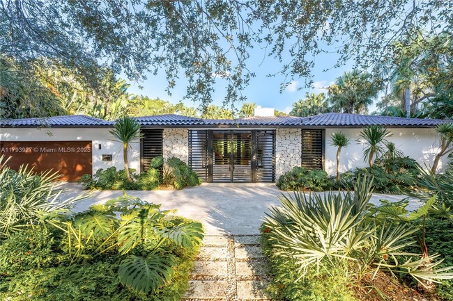 Building Photo - 2415 San Domingo St