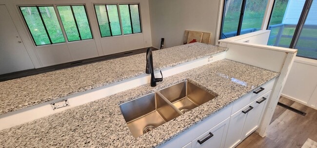 Building Photo - Finleyville 3 Bedroom 1.5 Bath Remodeled Ranch Home $1,800 + Utilities