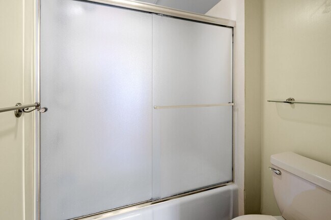 Building Photo - Spacious 2 Bedroom, 2 Bath with 2 Assigned Parking Stalls!