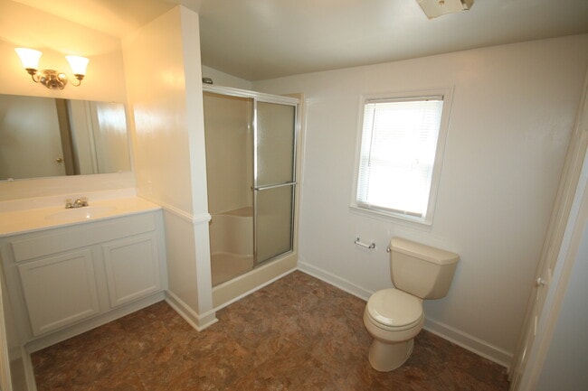Building Photo - Spacious Walltown House - All Appliances -...