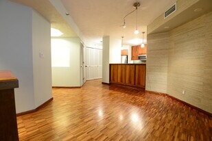 Building Photo - 1525 Wilder Ave