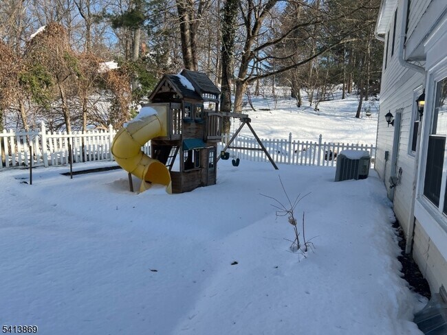 Building Photo - 7 Seminole Way