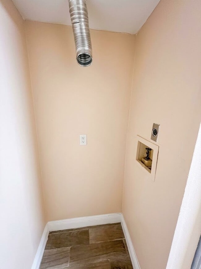Building Photo - 5232 Via Hacienda Cir