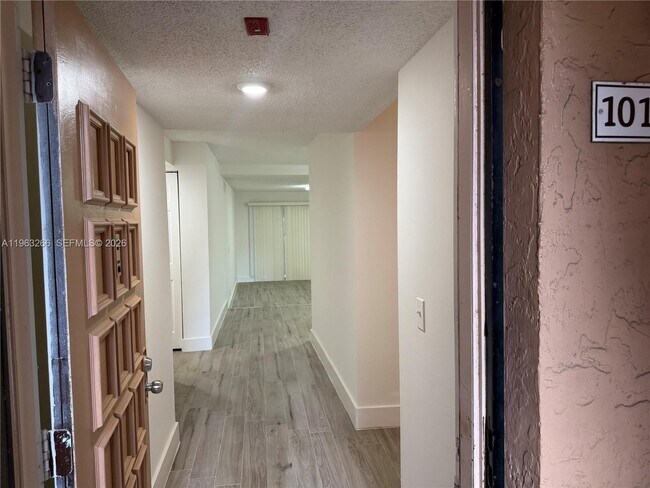 Building Photo - 2700 Coral Springs Dr